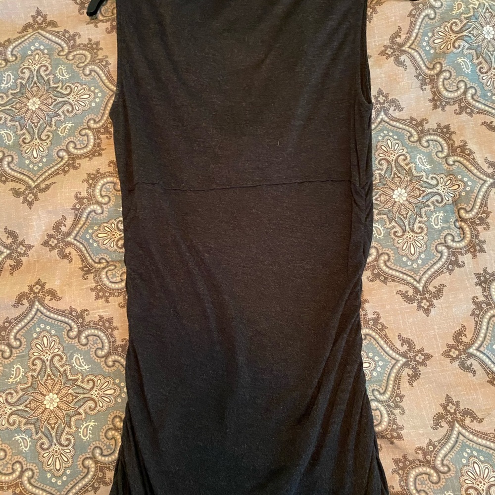 Express Sleevless Top - Picture 3 of 4